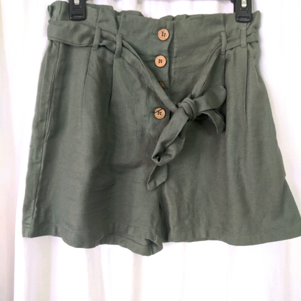 NWT Primark khaki/green shorts.